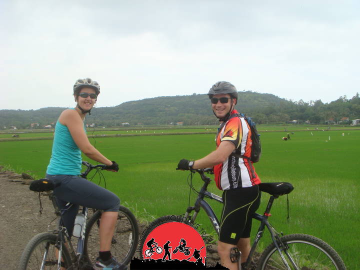 3 Days Hanoi Cycling To perfume Pagoda and Kim Boi Hot Spring