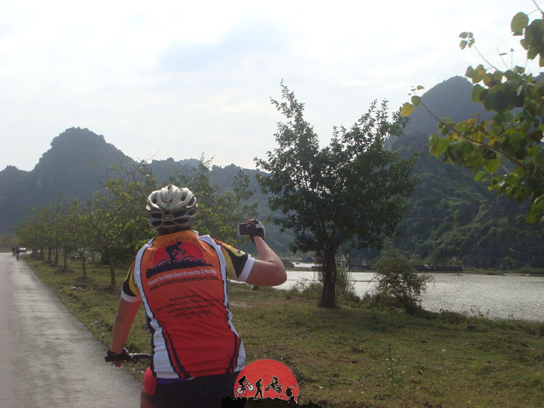 2 Day Hanoi - VanLong Nature Reserve - Cuc Phuong - Tam Coc Cycle Tour
