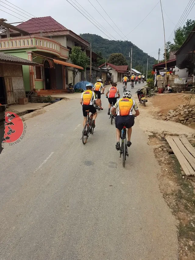 Hanoi Biking To Ba Be Lake – Cao Bang – Ban Gioc Waterfall – Lang Son – 6 Days 1