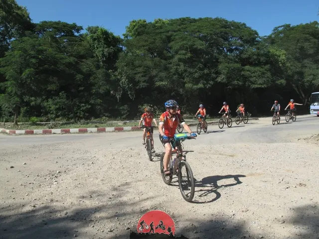 Hanoi Biking To Ninh Binh – Tam Coc Cave – 1 Day 1