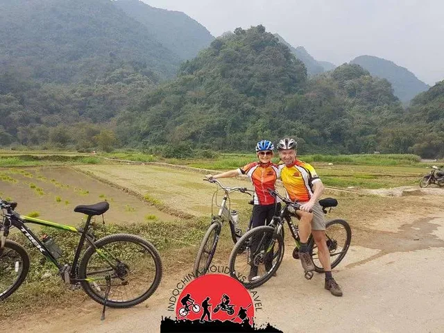Hanoi Easy Cycle To perfume Pagoda and Kim Boi Hot Spring – 3 days 1