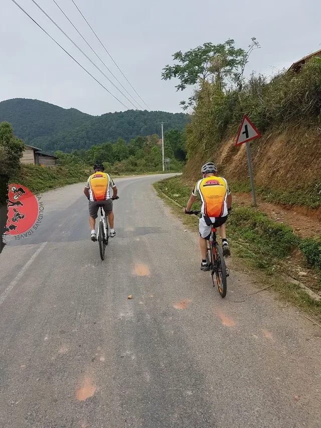 Hanoi - VanLong Nature Reserve - Cuc Phuong - Tam Coc Cycle Tour - 2 Days 1